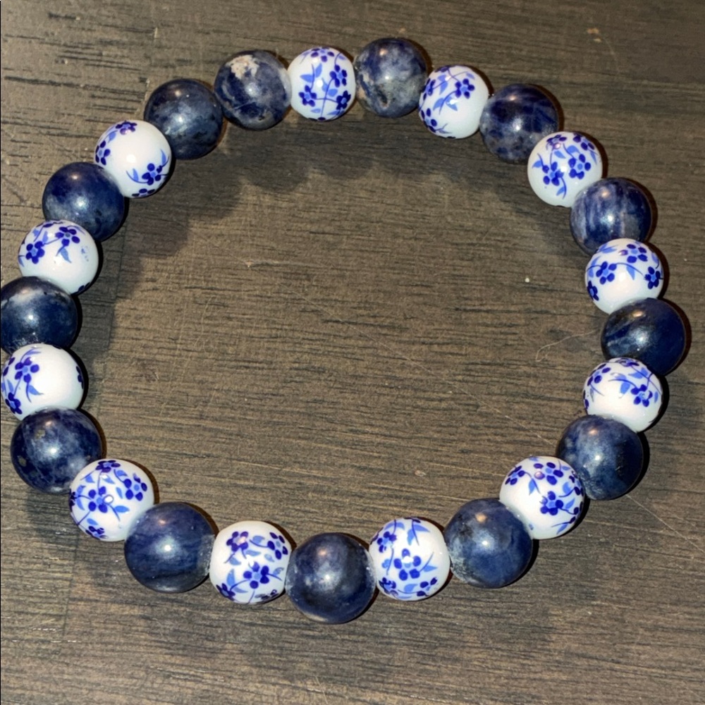 Blue and White Floral Beaded Bracelet